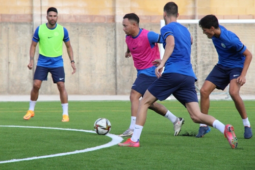 Juancho y Dos Santos ya trabajan con el grupo