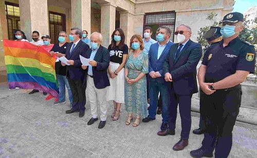 Subdelegación y Ayuntamiento se une a la reclamación de una sociedad más igualitaria el Día del Orgullo LGTBI