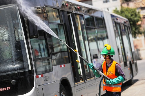 El sector del transporte de Almería no puede asumir los costes de la desinfección de buses