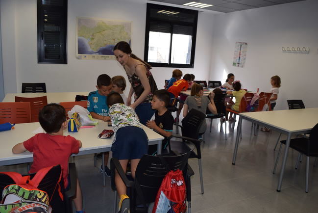 La Escuela de Verano de Gádor abre sus puertas con 80 niños