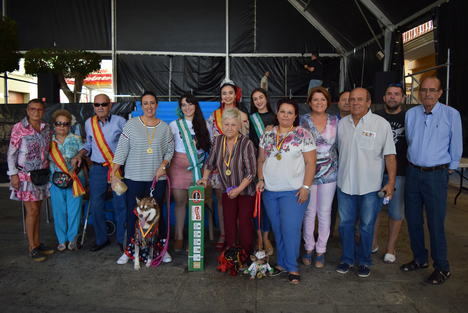 “Sena”, la perrita flamenca, ganadora del concurso de mascotas de Feria