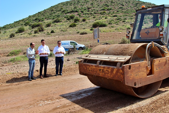 Diputación y Níjar ponen ‘a punto’ 90 kilómetros de caminos