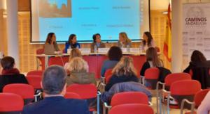 Mesa informativa de mujeres referentes en materia de ingeniería