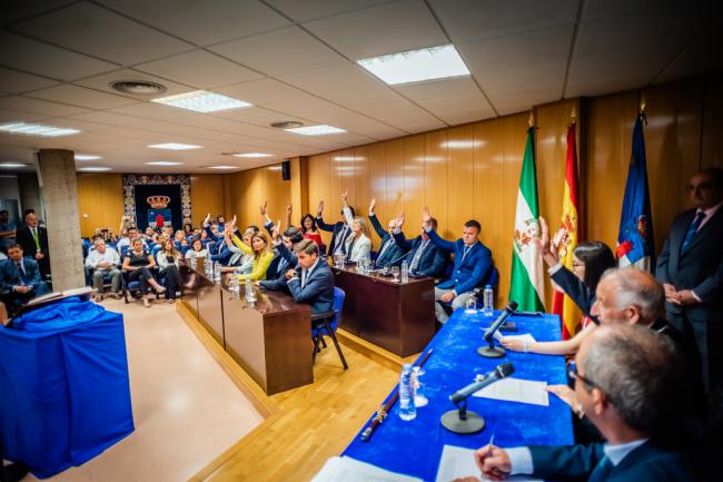 Cs no apoya a Amat y éste integra a Vox en el Gobierno de Roquetas