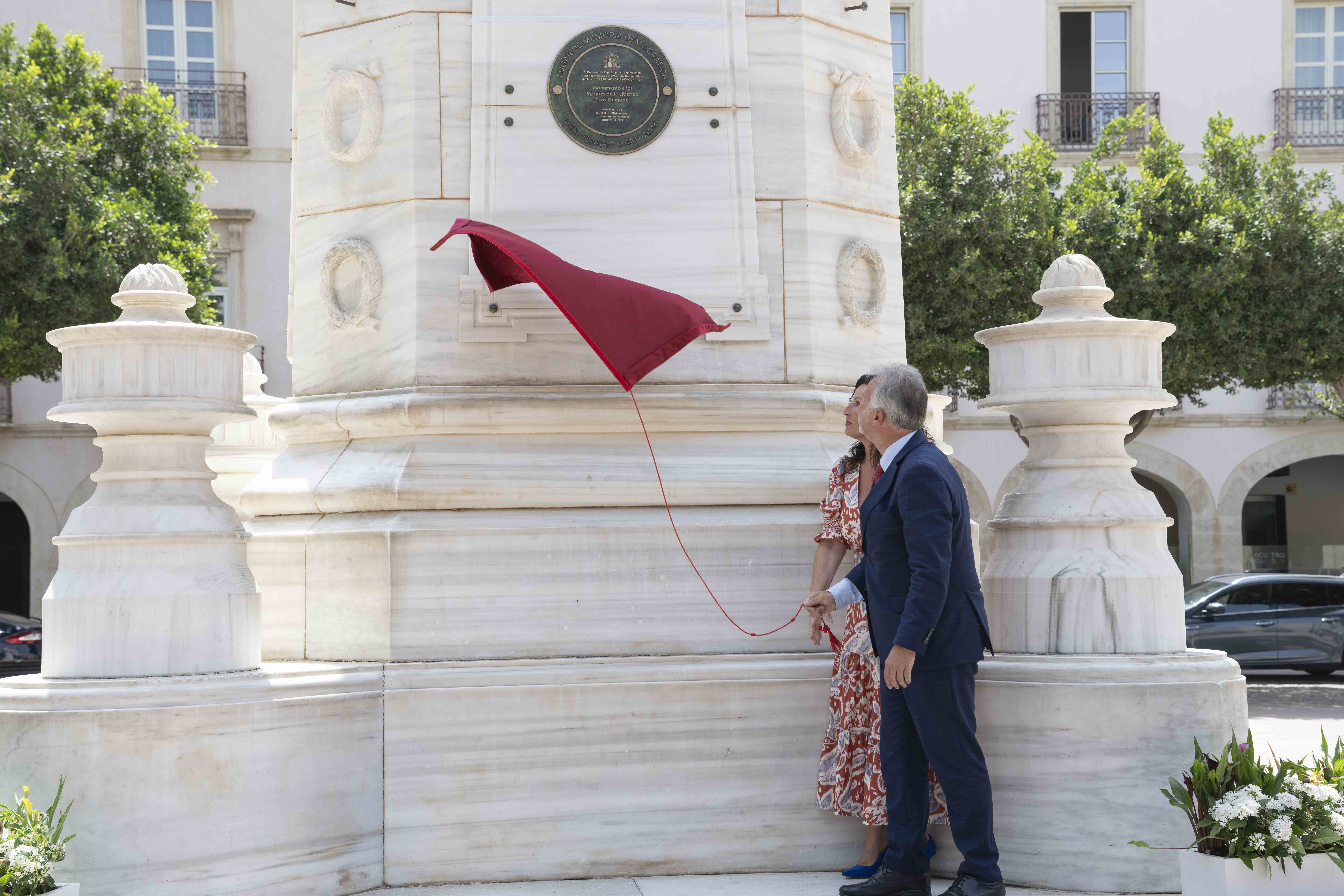 La alcaldesa vincula Los Coloraos con el compromiso de Almería con la Constitución