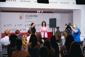 Alcaldesa de Almería recibe a estudiantes estadounidenses de la Universidad de Indiana