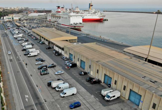 El Puerto de Almería cubrirá con fotovoltaica las naves del Muelle de Ribera II 
 