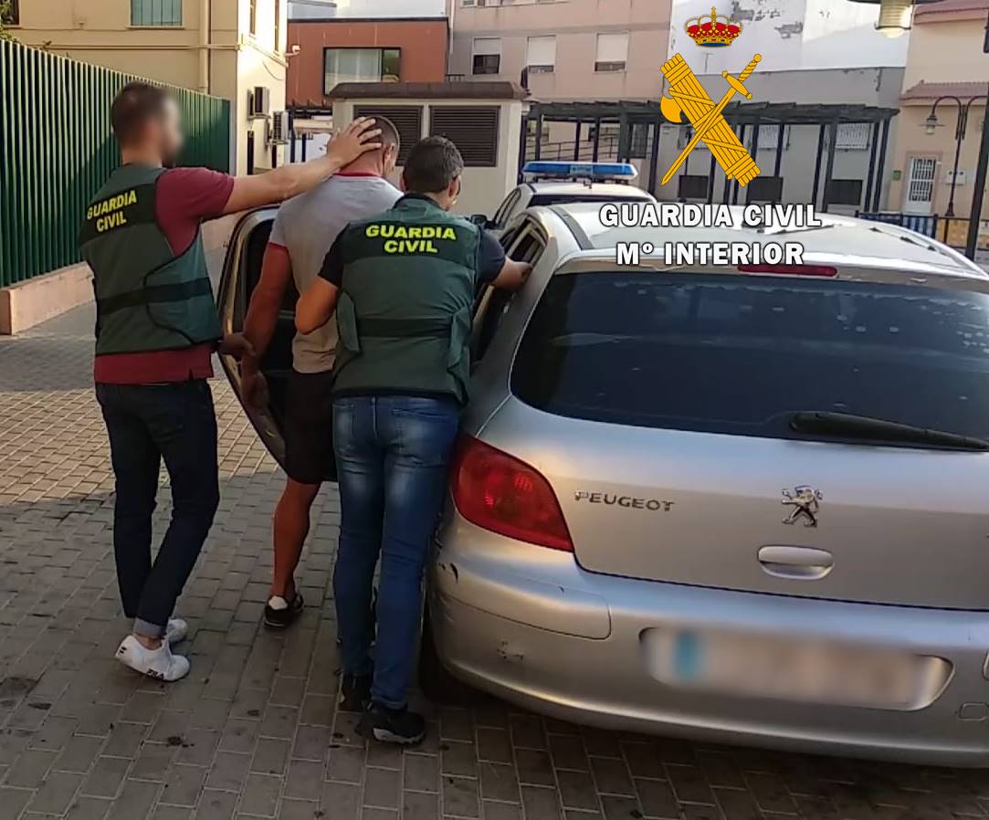 Tres detenidos por dar una paliza a un vigilante de seguridad en un local de ocio de Roquetas