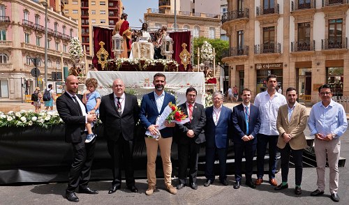 Ofrenda floral al señor de la Santa Cena con motivo del Corpus Christi