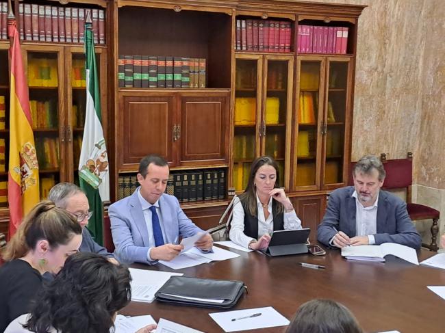 Martín destaca la importante inversión de la Junta en el PFEA