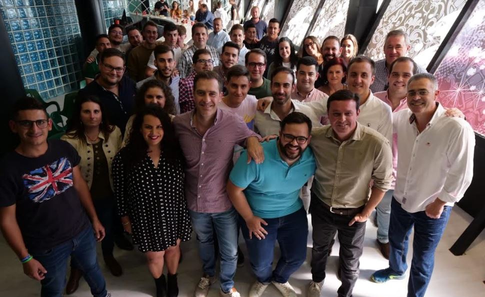 Castellón pide a los jóvenes que "sumen" para desalojar a Sánchez