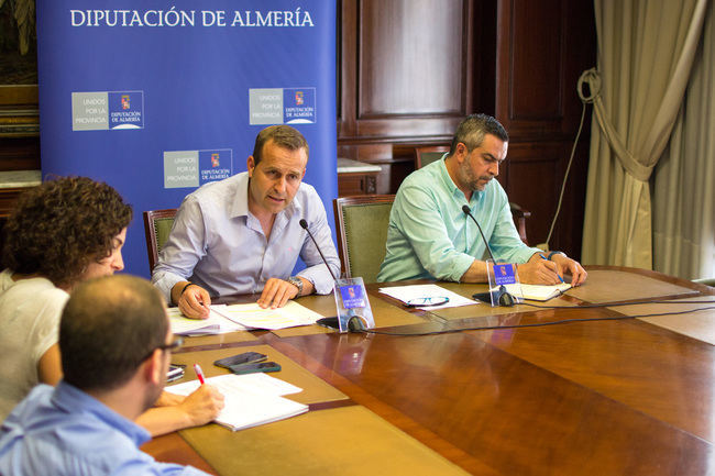 El PSOE denuncia dejación de funciones del equipo del PP de Diputación en materia de Dependencia