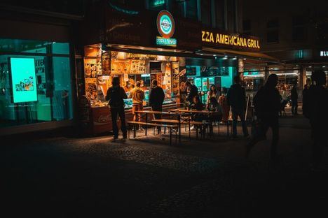 ¿Qué tipo de negocios se benefician de usar pantallas LED?