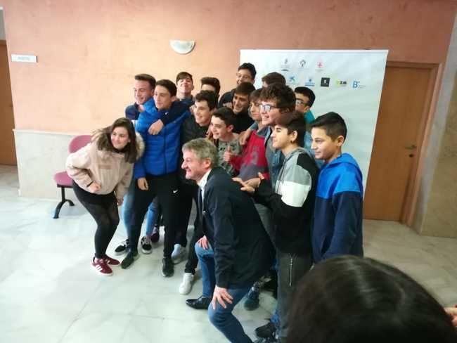 FICAL acerca a Richard Collins Moore y ‘La llamada’ al alumnado de Huércal-Overa y Vélez-Rubio