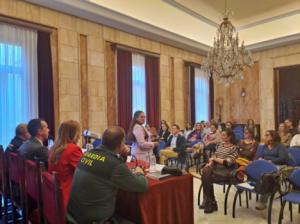 Hasta 40 representantes de AMPA debaten sobre los riesgos de internet en menores