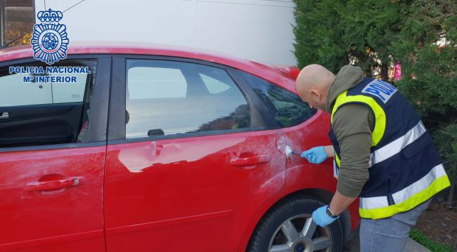 Detenidos dos hombres y una mujer por robar cuatro coches en lo que va de mes