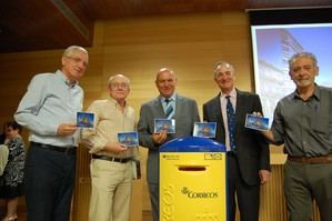 Correos y Cajamar presentan la tarjeta postal dedicada a la Casa de las Mariposas