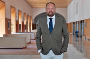 Herrera denuncia en el Parlamento los “reiterados incumplimientos” con el AVE