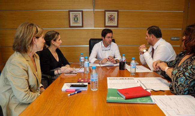 Ayuntamiento de El Ejido y Junta buscan impulsar las infraestructuras educativas