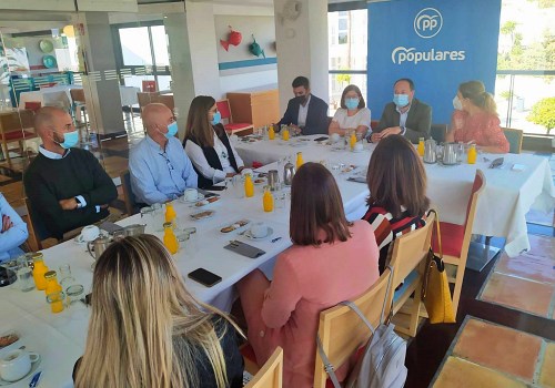 El PP traslada a empresarios el impulso de la Junta para modernizar hoteles
