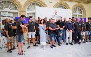 El grupo de música latina Los Capachos visita la Diputación de Almería