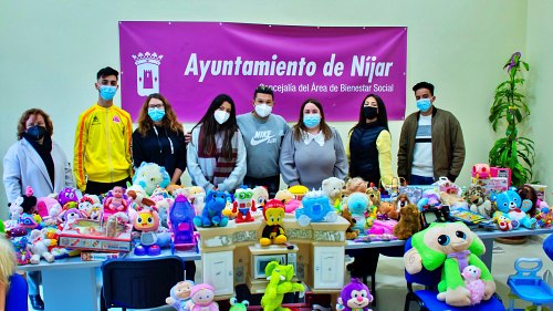 Ayuntamiento de Níjar y Sol Descalzo facilitan que todos los niños reciban a los Reyes Magos