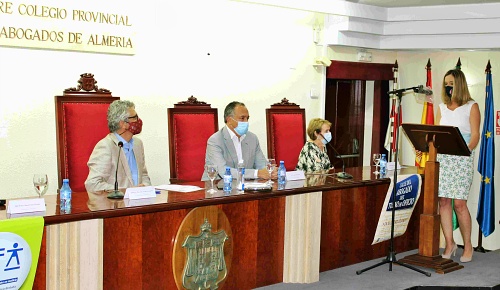 El Colegio de Abogados distingue a la jefa de la Unidad contra la violencia sobre la mujer