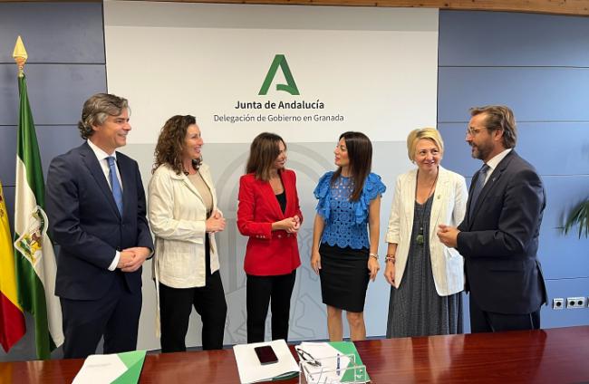 El Puerto de Almería presenta a la Junta de Andalucía el borrador de su Plan Especial