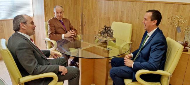 Reunión del subdelegado del Gobierno con el presidente de la Audiencia y con el fiscal jefe