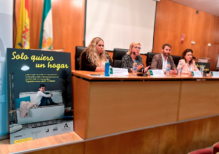 Más de 300 menores necesitan con urgencia un hogar de acogida en Almería