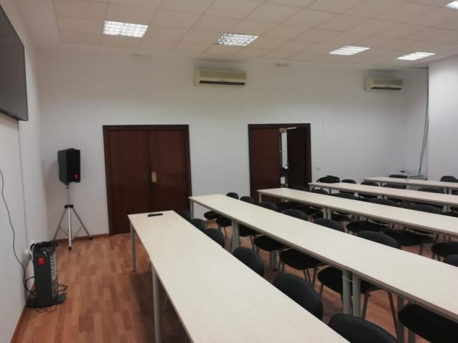 80.000 euros para una sala de prensa en la Audiencia Provincial... sin internet