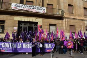 UGT y CCOO se concentran contra la brecha de género.