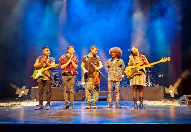 El violinista Rebelde interpreta grandes bandas sonoras de películas