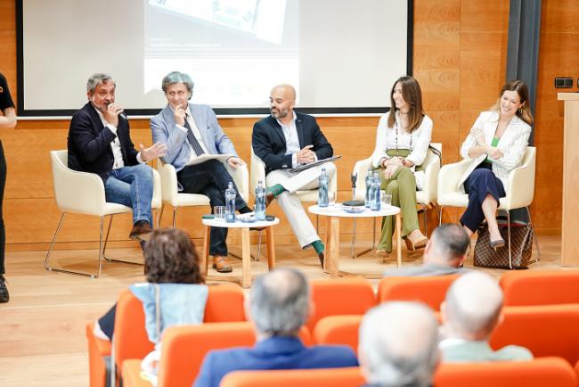 FAAM y CAAT analizan la necesidad urgente de diseñar viviendas accesibles