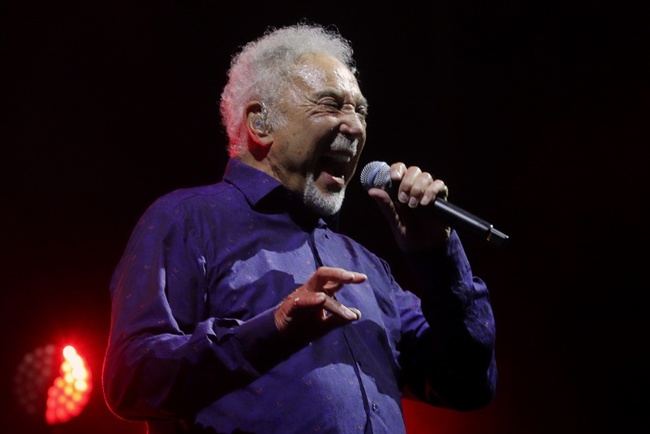El ‘Tigre de Gales’ cautiva con su potente voz a los 84 años