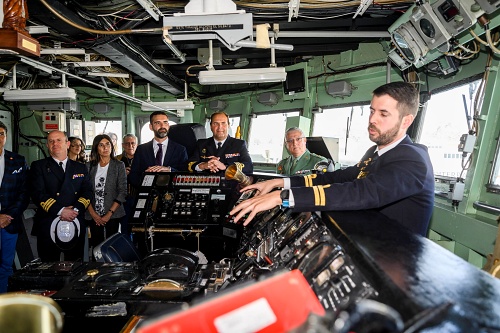 El alcalde anima a visitar la fragata ‘Santa María’