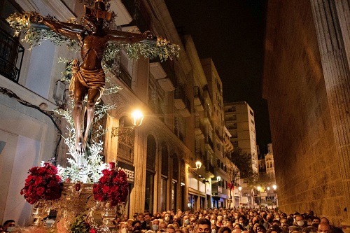 El alcalde asiste al Cristo de la Escucha y la procesión del Santo Entierro