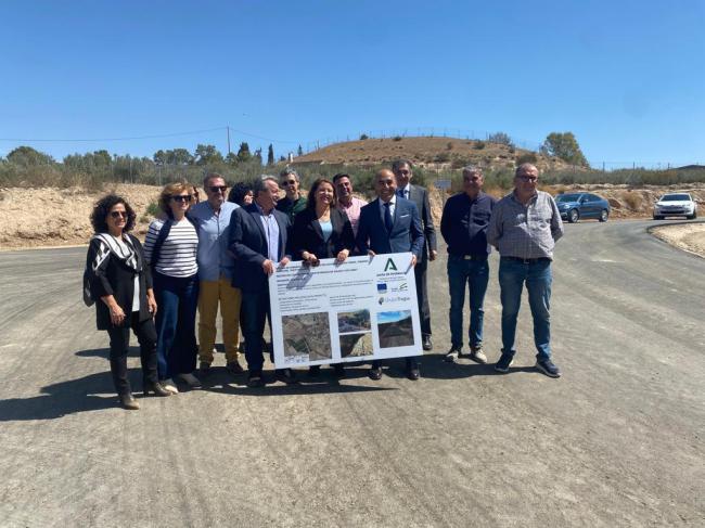 La consejera de Agricultura visita las obras del camino rural Galafa y Los Canos de Pulpí