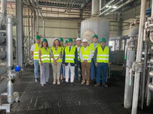 El delegado de Industria visita la empresa F.J Sánchez Sucesores en Carboneras