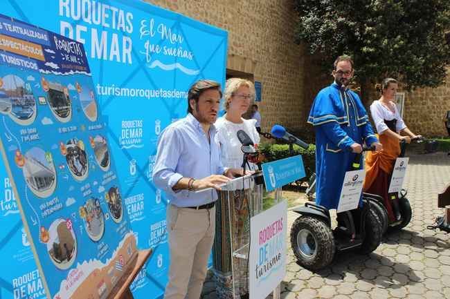 Siete rutas teatralizadas y dos espectáculos turísticos para unir historia y modernidad en Roquetas este verano
