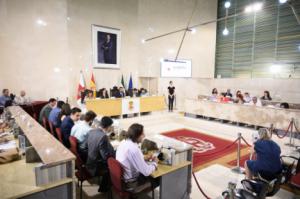 Los concejales de Almería se "amontonan" en la derecha