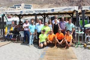 El Ayuntamiento de Roquetas homenajea a los voluntarios del programa de acompañamiento y asistencia en la playa