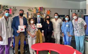 Los delegados Salud y Educación visitan las aulas hospitalarias del Materno Infantil