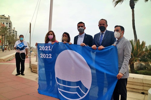 Izadas las banderas azules de la capital