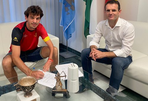 Purchena patrocina al paratriatleta García Rubio en su carrera hacia París 2024