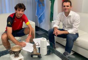 Purchena patrocina al paratriatleta García Rubio en su carrera hacia París 2024