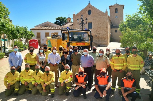 La Junta entrega un vehículo contra incendios al Ayuntamiento de María