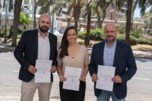 Los tres parlamentarios de Vox recogen sus actas