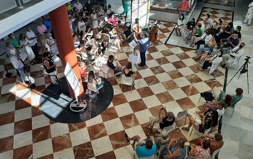 El Hospital Poniente acoge un concierto para pacientes y profesionales