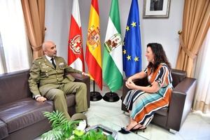 La alcaldesa recibe al nuevo subdelegado de Defensa